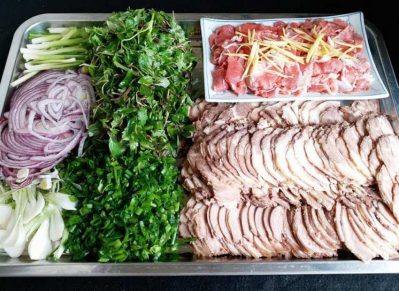 Chuẩn bị nguyên liệu sạch cần để có được công thức nấu món phở bò thơm ngon.